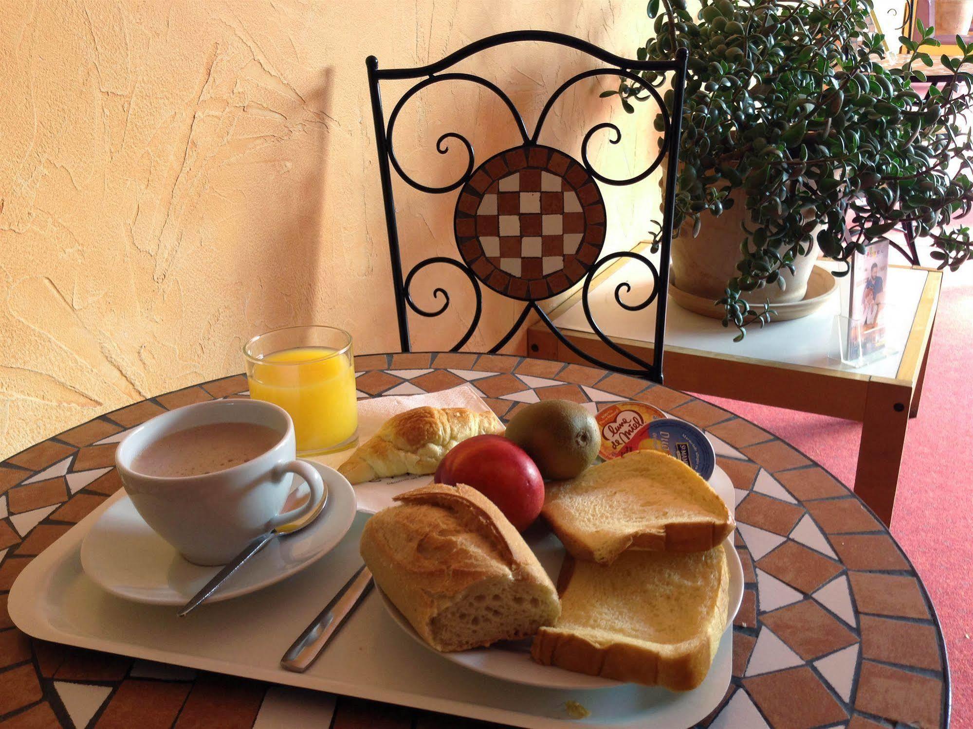 Logis Hotel Atrium Epinal Golbey Chavelot Εξωτερικό φωτογραφία